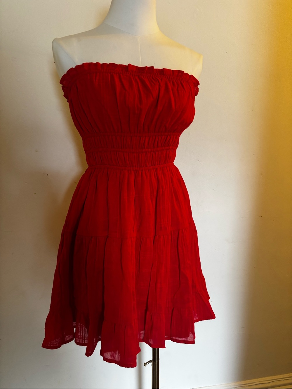 Women's Red Strapless Smocked Waist Dress